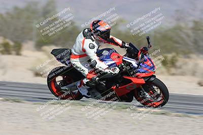 media/Dec-01-2025-Moto Forza (Mon) [[2daa91e15f]]/3-Beginner Group/Session 2 (Turn 7 Inside Pans)/